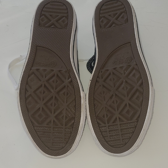 Converse Black and White Low-Top Sneakers - Picture 5 of 7